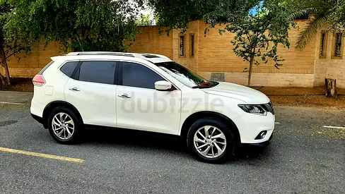 Nissan Xtrail SL Top 2015 Model No1 Option Sunroof Leather Seat Push Start Cruise urgent for Sale