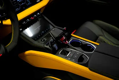 2025 Lamborghini URUS photo 10