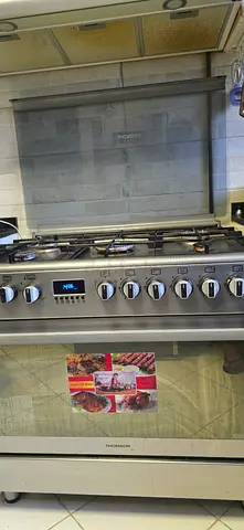 Distress Deal Five Burner Cooking Range