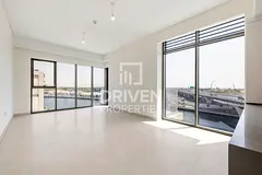 High Floor and Vacant Apt with Canal View