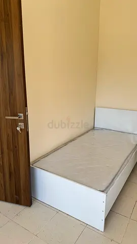 EXECUTIVE KERALA BACHELOR BED SPACE AVAILABLE AT SATWA ROUND ABOUT.