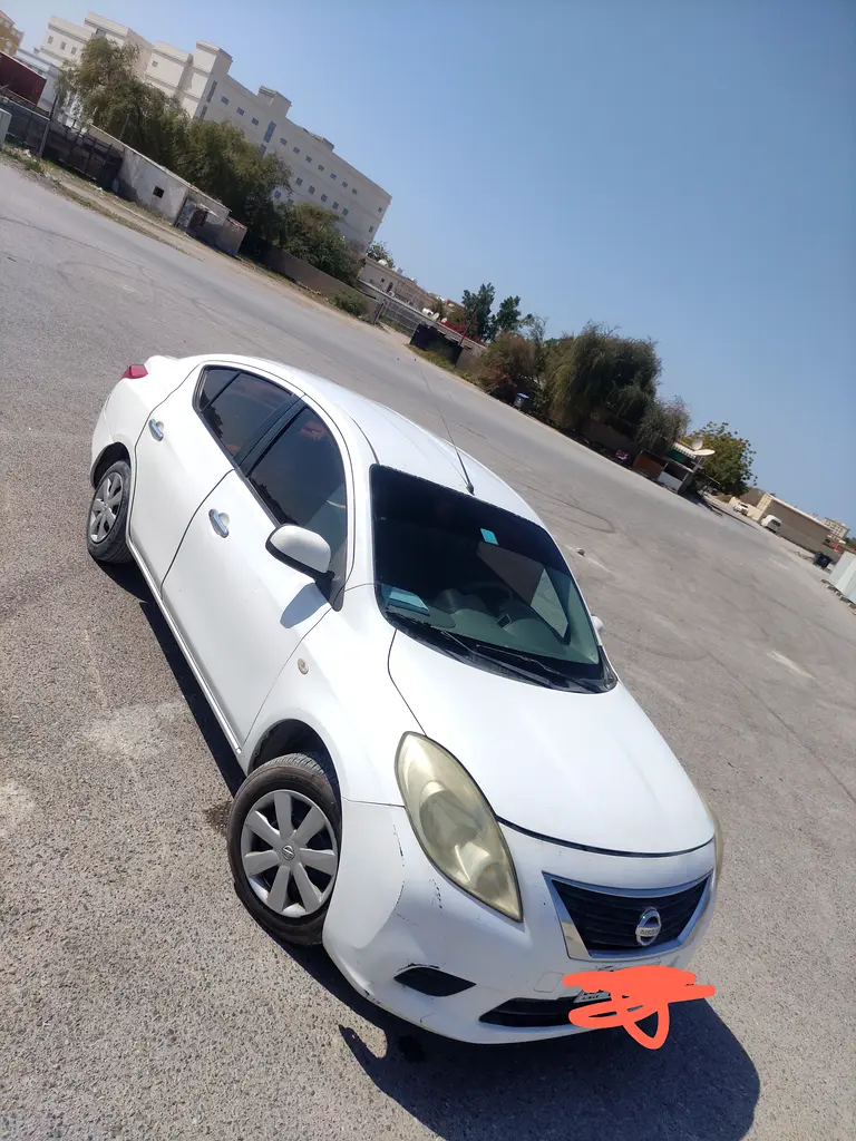 Nissan Sunny 2014 — photo 1 of 2