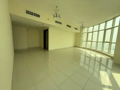 ثلاث وصالة اطلالة بحرية مع باركن مجاني تاني ساكن