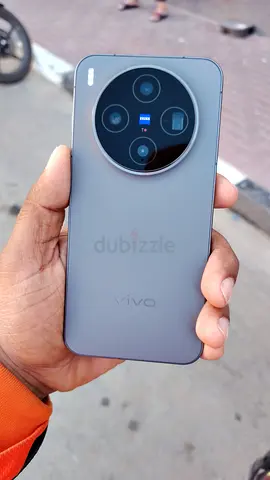 Vivo x300 Smartphone with Quad Camera - Negotiable price