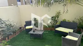 2BR townhouse - Prime location - Freehold