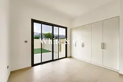 Single Row|Tree Line Backing|Corner Plot