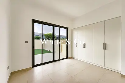 Single Row|Tree Line Backing|Corner Plot