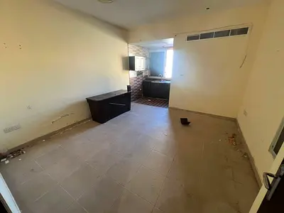 فرصة رائعة للسكن في استديو مميز بمطبخ منفصل ومساحة كبيرة وتصميم عملي يوفر الراحة والخصوصية، مناسب للأفراد الباحثين عن سكن هادئ في موقع حيوي.