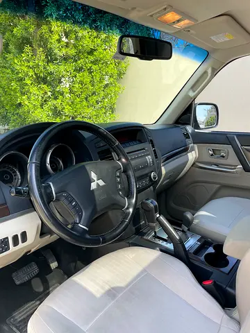 Pajero 3.5 GLS - full service book available - expat