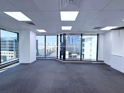 Office Space in Bank Street Building - Al Mankhool