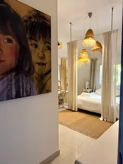 Private room with ensuite bathroom in cosy villa at Jumeirah 1