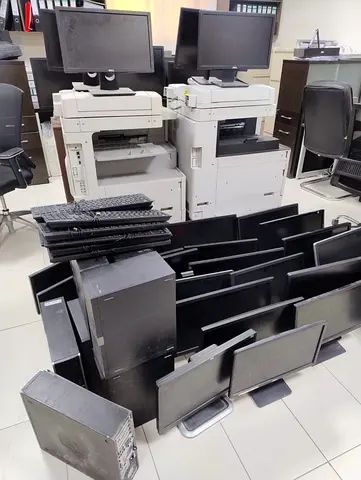 Office surplus: bulk monitors, desktop towers  keyboards