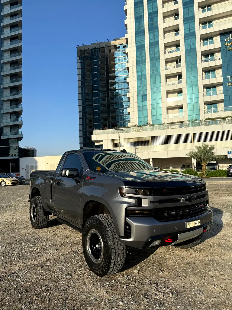 Chevrolet Silverado 2021 — photo 1 of 11