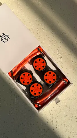 RIMOWA Unique customisation kit, wheels and leather handles