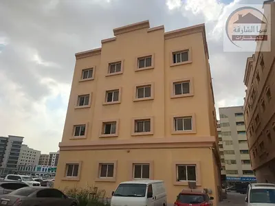 للبيع بناية أرضي + 3 طوابق بمنطقة مويلح التجارية