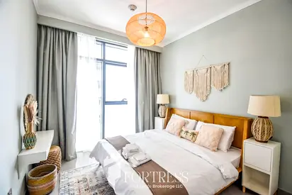 MODERN 1-BR APARTMENT | BEACHFRONT | SEA & SKYLINE VIEWS