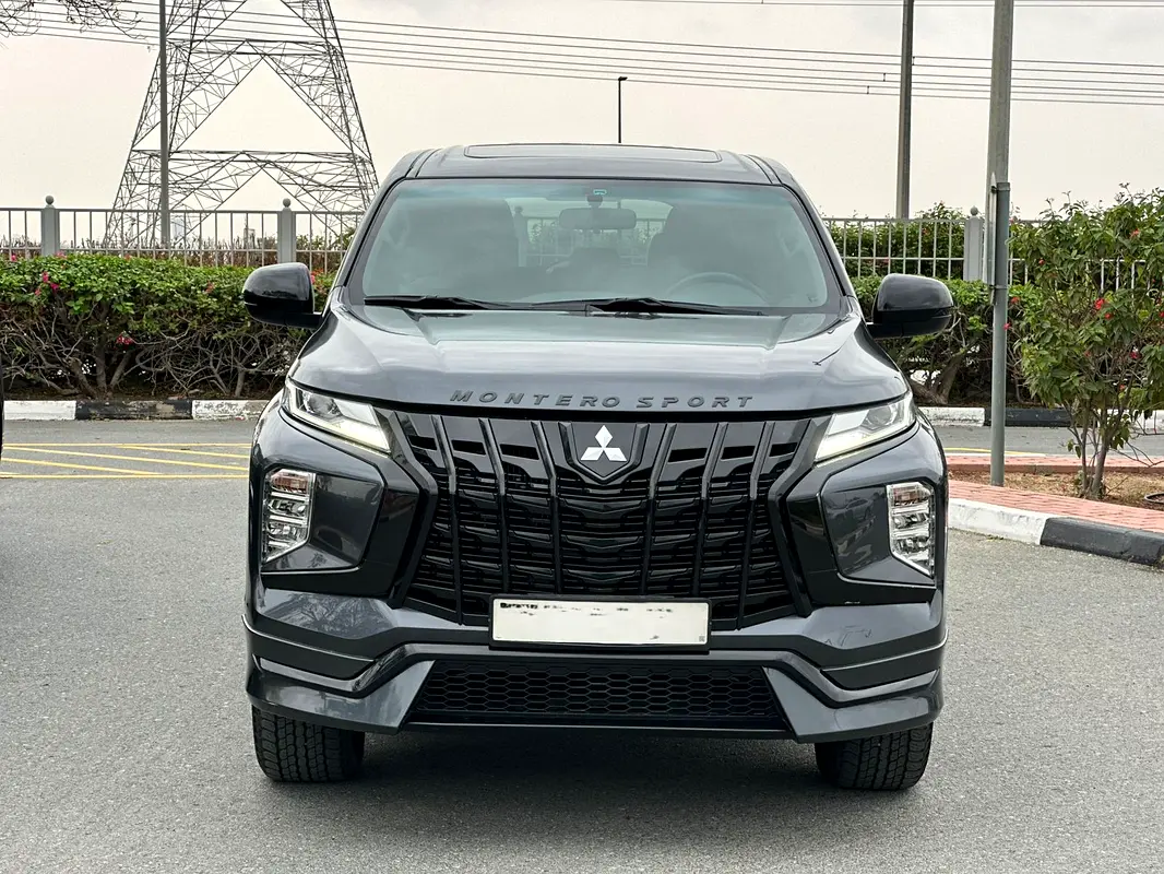 Mitsubishi Montero Sport 2022 — photo 1 of 12