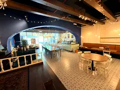 FITTED SHOP FOR CAFE AND RESTAURANT IN A PRIME LOCATION