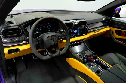 2025 Lamborghini URUS photo 9