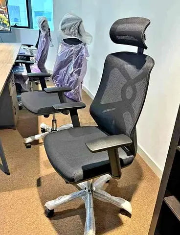 New ergonomic stylish office chairs comfortable available