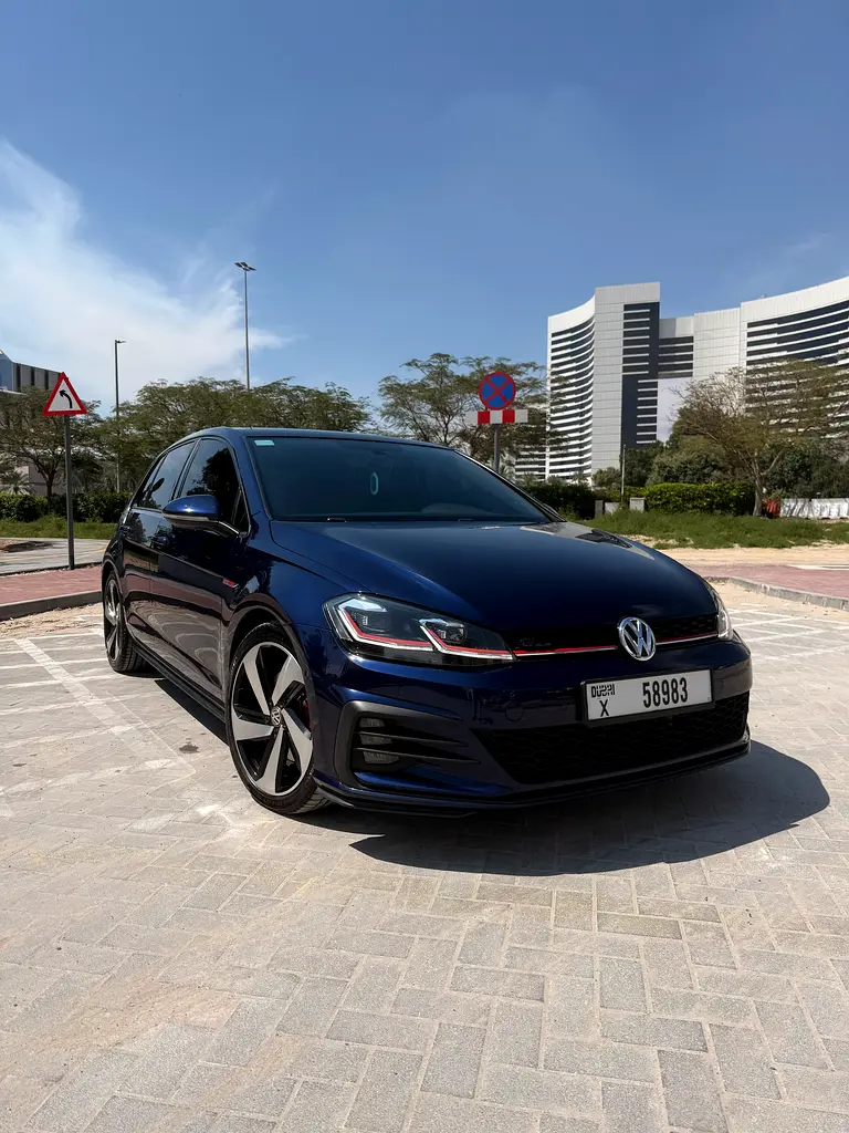 Volkswagen Golf 2018 — photo 1 of 15