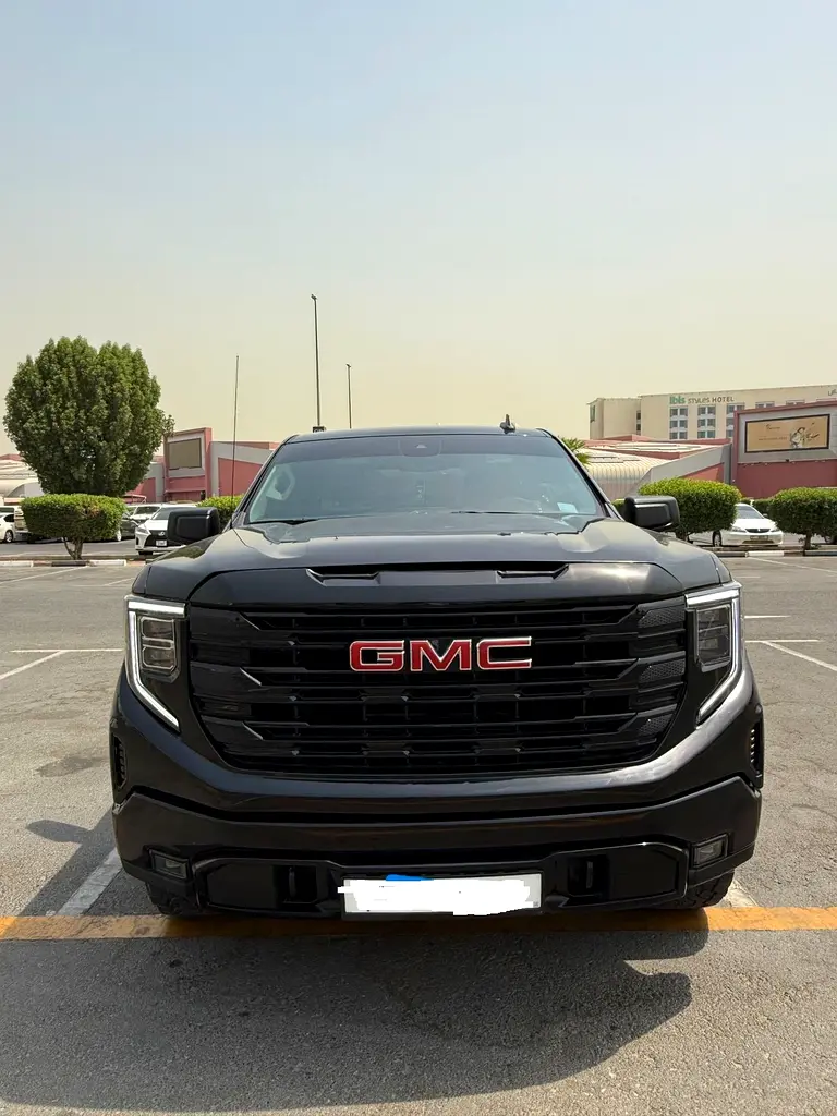 GMC Sierra 2024 — photo 1 of 11