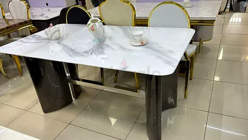 Marble-effect dining table with glossy black pedestal base