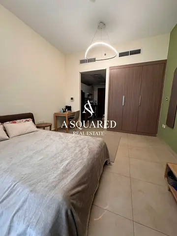 استوديو مفروش | شايستا عزيزي الفرجان | شرفة تطل على المارينا ووسط المدينة