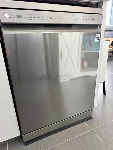 LG wifi dishwasher 3 Racks steam cycle Exellent Condition