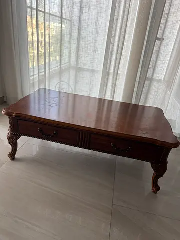 🏡 Moving Sale – Wooden antique coffee table