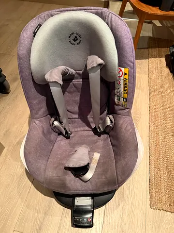 Maxi-Cosi Pebble Plus infant car seat with base - used, good condition