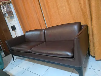 Pair of 2 brown leather armchairs with 2 seater sofa- good condition