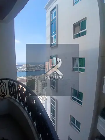 تتوفر شقة مميزة للإيجار بإطلالة بحرية رائعة، تقع في منطقة المجرة بجوار المتحف الإسلامي.