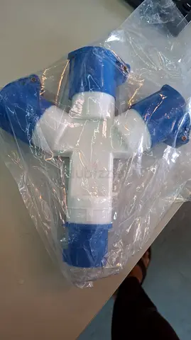 16 A three way connector