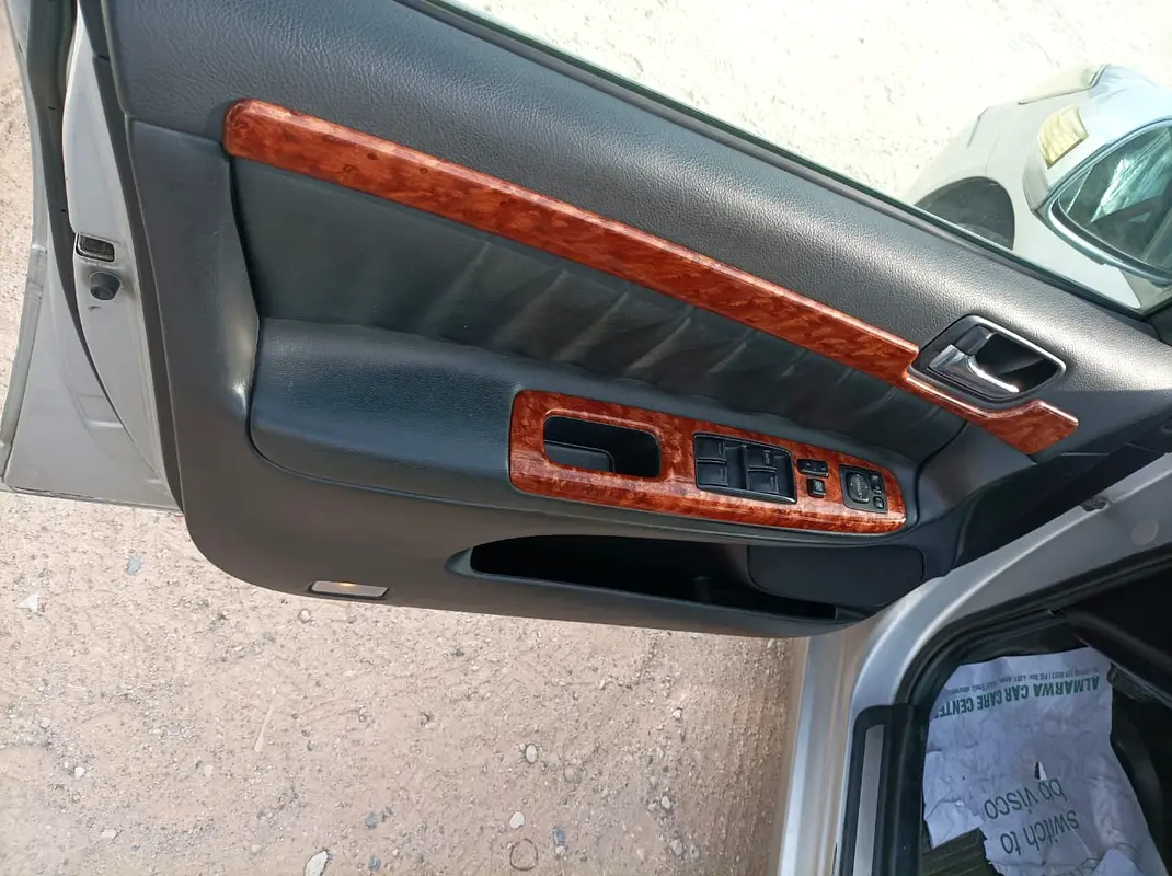 Toyota Camry 2006 — photo 1 of 14