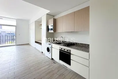 Large Studio | Modern Finishings