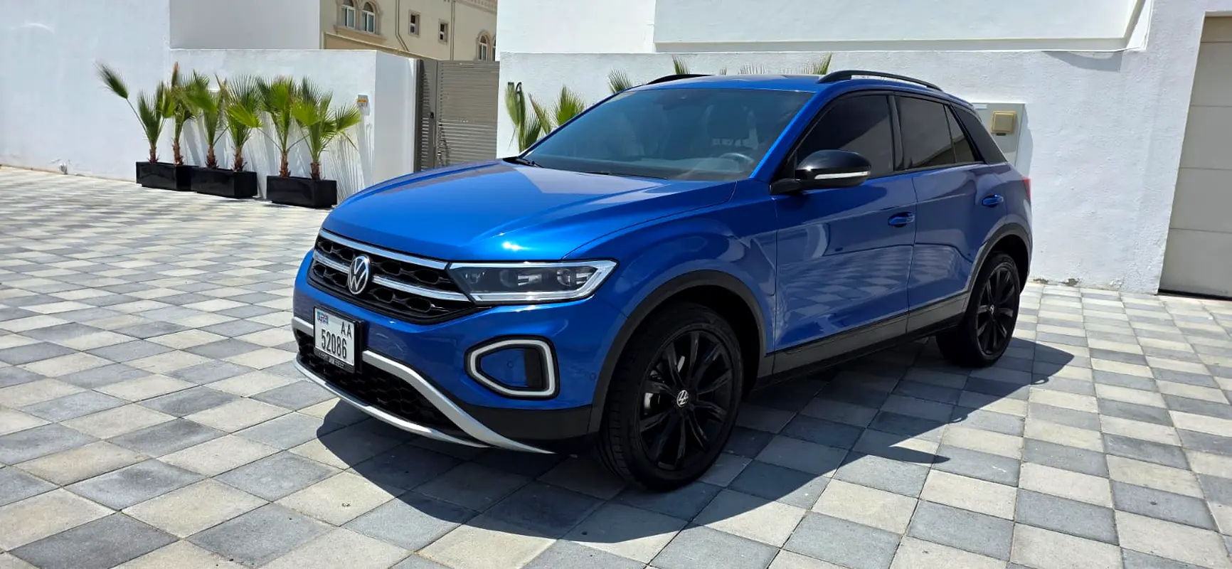 Volkswagen T-Roc 2024 — photo 1 of 16