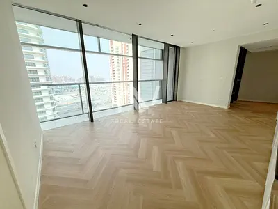 Vacant | Big Balcony | Stunning Canal View