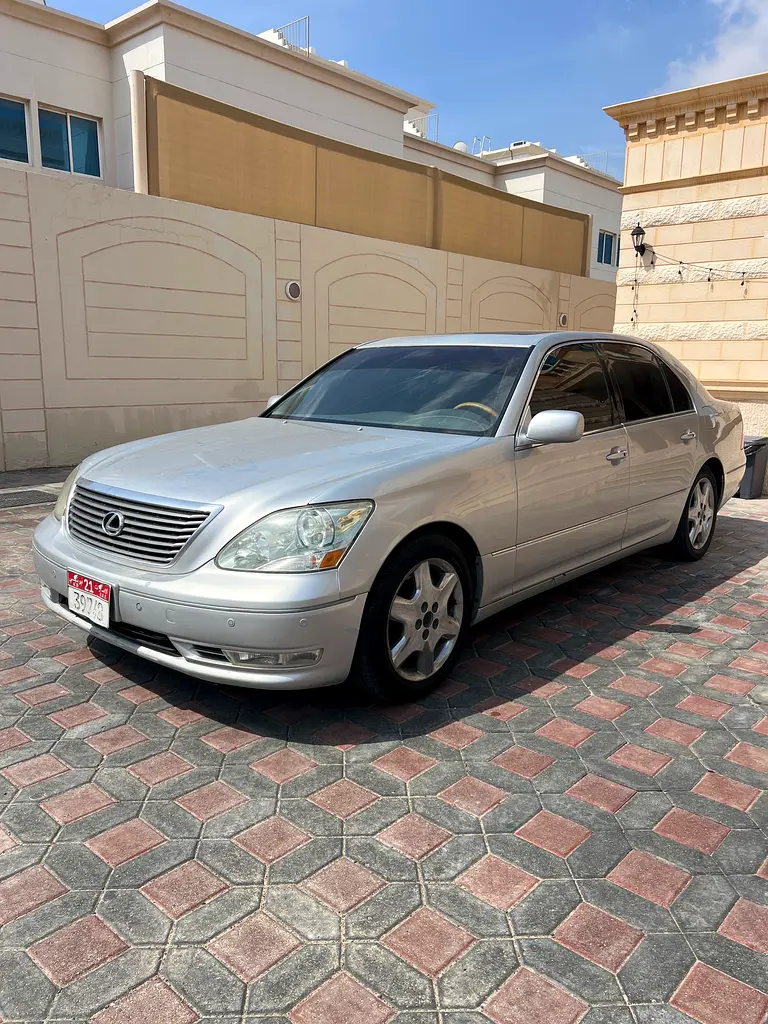 Lexus IS-Series 2004 — photo 1 of 7