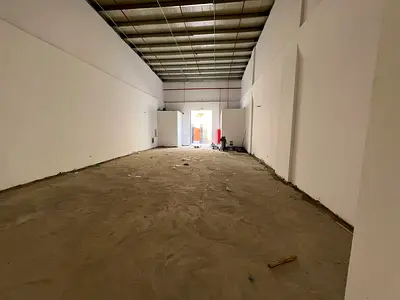 شبرة بمساحة واسعة  تصلح للتخزين، التصنيع، أو أي نشاط تجاري آخر. الموقع قريب من الطرق الرئيسية والمناطق الحيوية مما يسهل الوصول للعملاء والموردين.