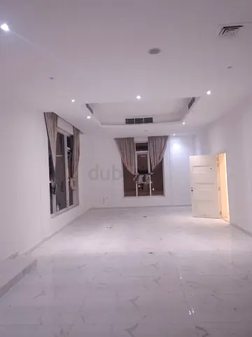 Studio available in quasis 3 near metro