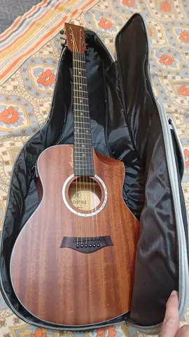 Kadence Slowhand 38 Semi Acoustic guitar almost new