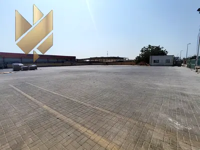 حوطة للإيجار في الصناعية 10 بمساحة 40000 قدم مجهزة بالكامل كهرباء ومياه ومكاتب وحمامات وإنترلوك موقع مميز