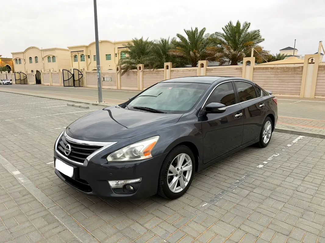Nissan Altima 2013 — photo 1 of 19