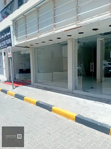 عرض مميز، محل كبير للإيجار في موقع متميز في الشارقة