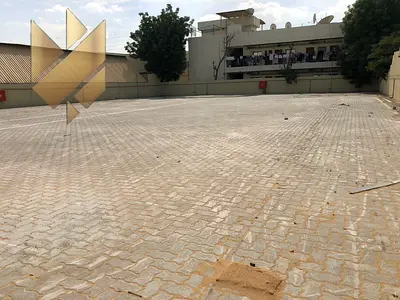 حوطة للإيجار في الصناعية 15 مساحة 16000 قدم على شارع عام مع مكاتب وكهرباء 51 وغرفة سيكوريتي موقع مميز