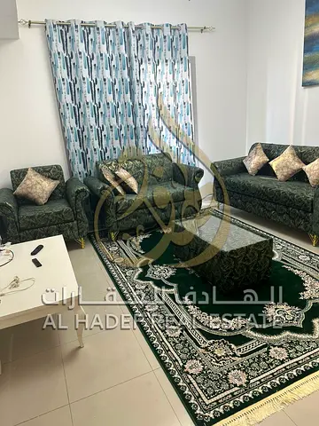 للإيجار الشهري في الشارقة – منطقة التعاون  شقة مميزة بموقع استراتيجي في التعاون، مدخل دبي مباشرة وبجوار دوار العرب مول، مع إطلالة بحرية مباشرة توفر أج