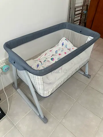 Portable Baby Crib with Mattress (Free topper)