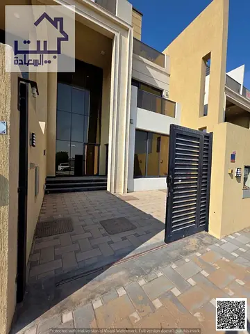 تاون هاوس للايجار في قلب الزاهيه - اول ساكن- 4 غرف ماستر -علي الشارع الرئيسي - بجانب كل الخدمات - سهل المخرج الي دبي والشارقه