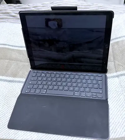 Apple iPad with Keyboard Case